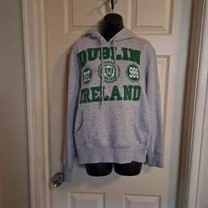 Dublin designs Graphic Sweatshirt size large